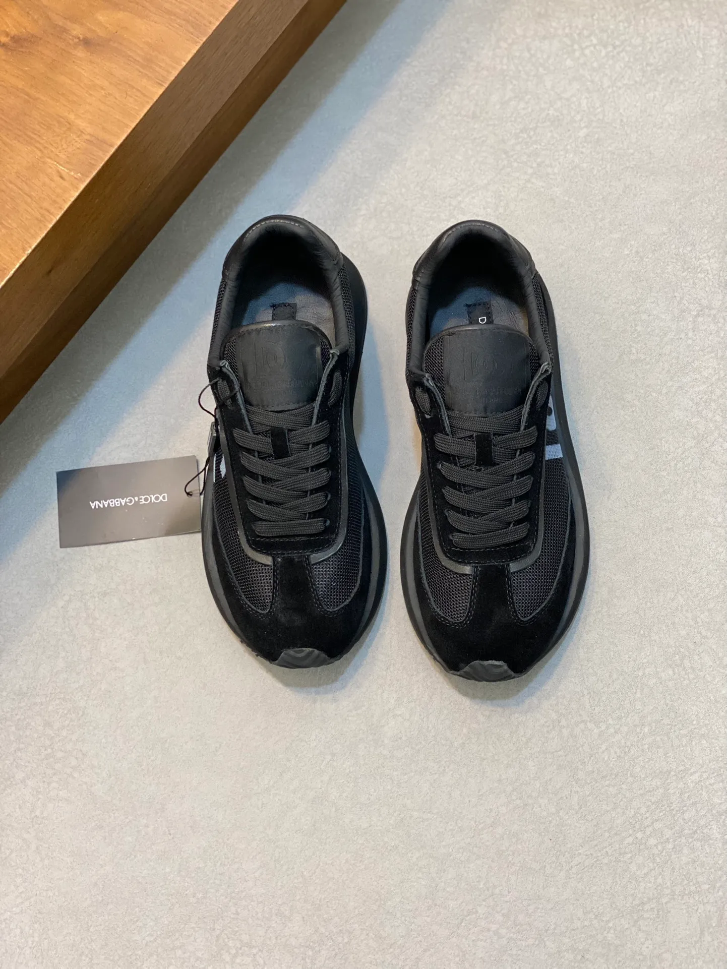 Factory price: 458💰••New products••Dolce&Gabbana••DG✔️High-end men's sports•casual shoes. Original goods from top counters. Original imported cowhide, multi-material splicing design ➕Imported cowhide lining, cowhide feet ➕Original T men's shoes 💰R elastic outsole.  Size: 39-44 (38, 45 customized)